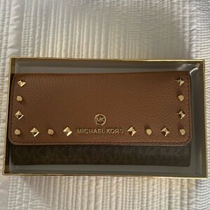 Michael Kors trifold wallet. BRAND NEW still in the box with tags.